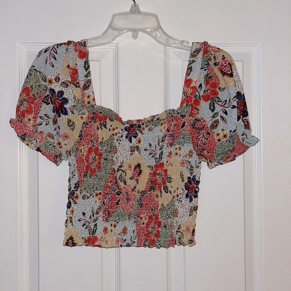 Monteau Smocked Multi Colored Crop Top with Puff Sleeves Small - Picture 3 of 3